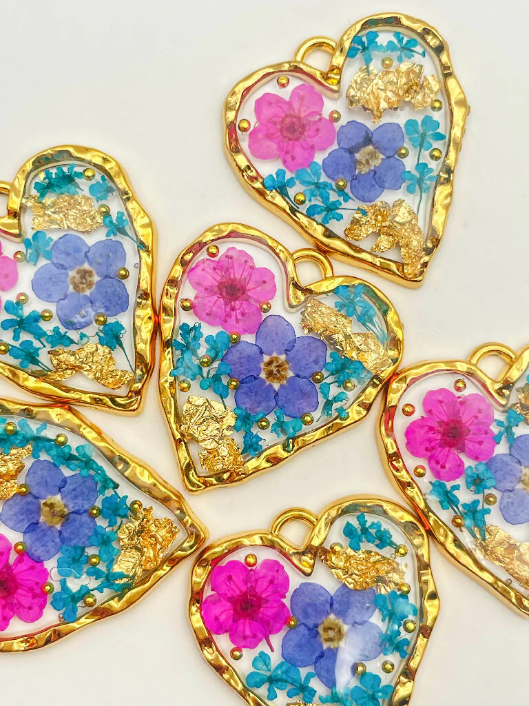 Heart necklace with forget-me-not and pink flowers - Image 4