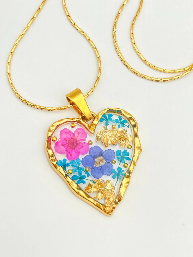 Heart necklace with forget-me-not and pink flowers - Image 5