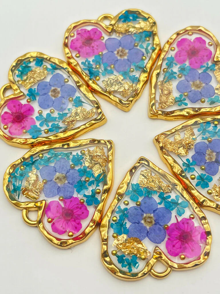 Heart necklace with forget-me-not and pink flowers - Image 6