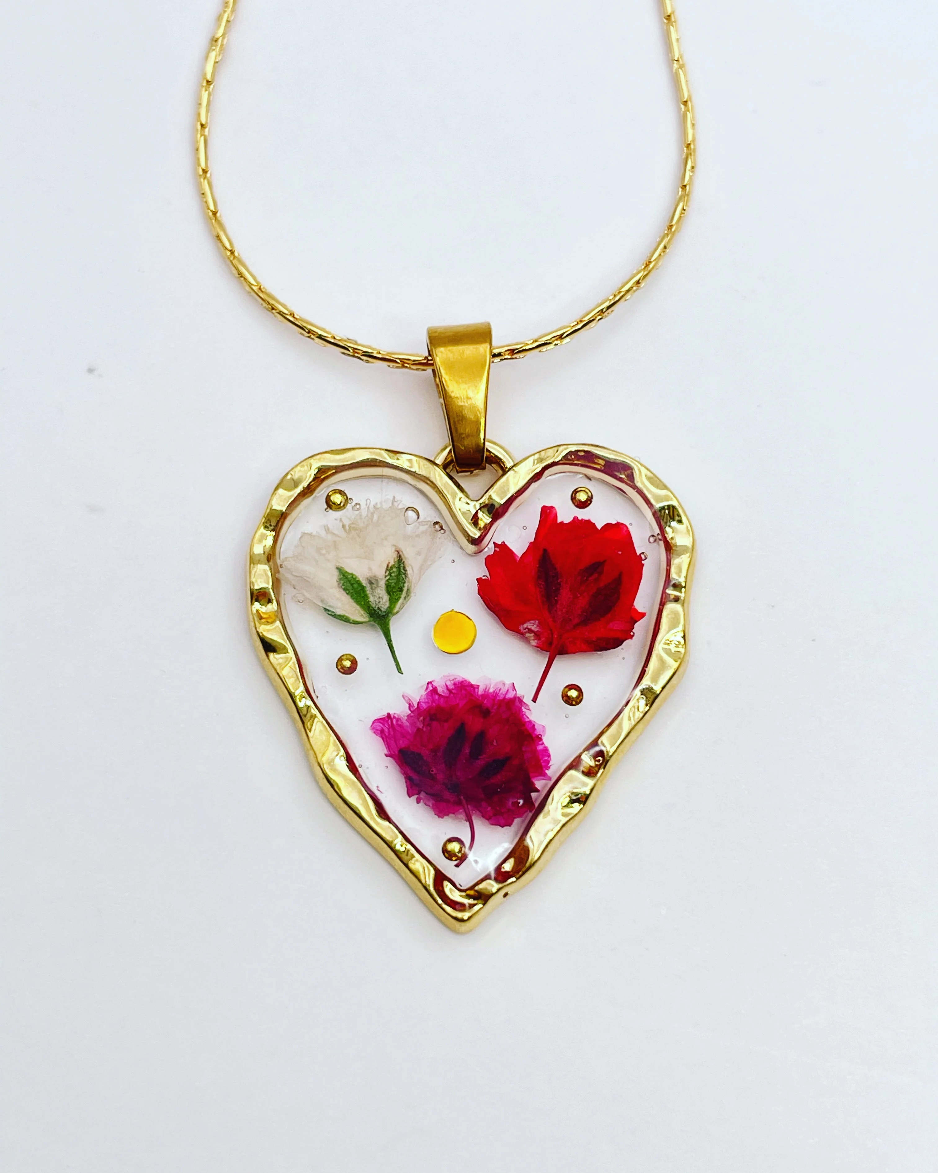 Heart necklace with gypsophila and poppy flowers