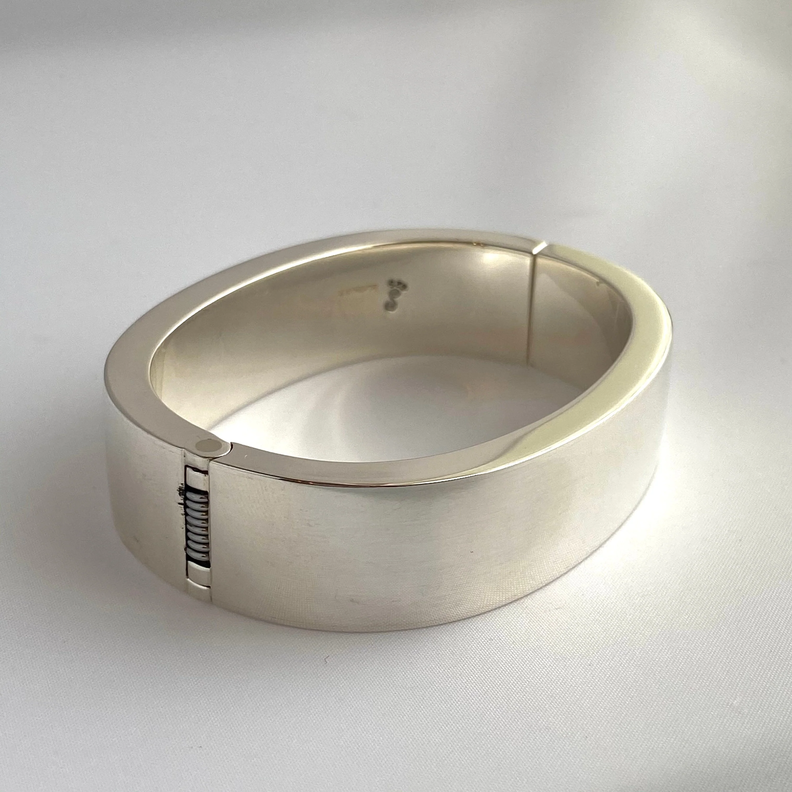 Heavy Chunky Contemporary Hinged Bracelet in Sterling Silver - Image 4