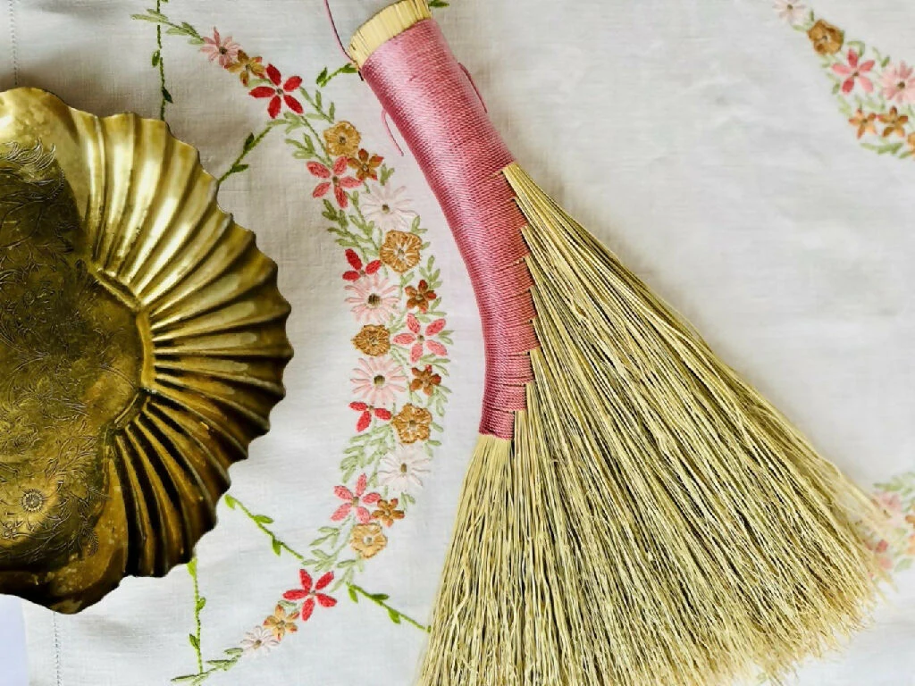 Hens Wing Handbroom - Image 3