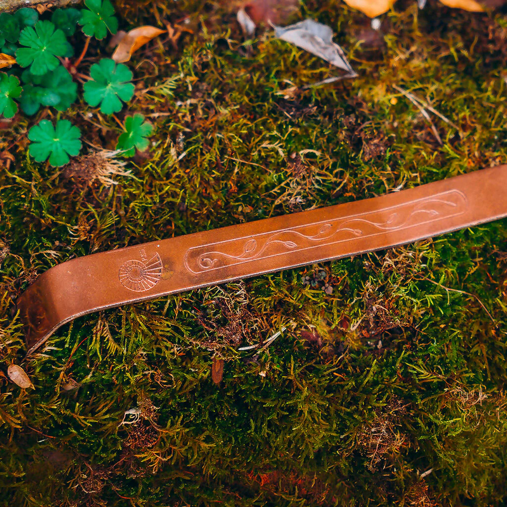 Hive Tool - A gift for the beekeeper and the bees!