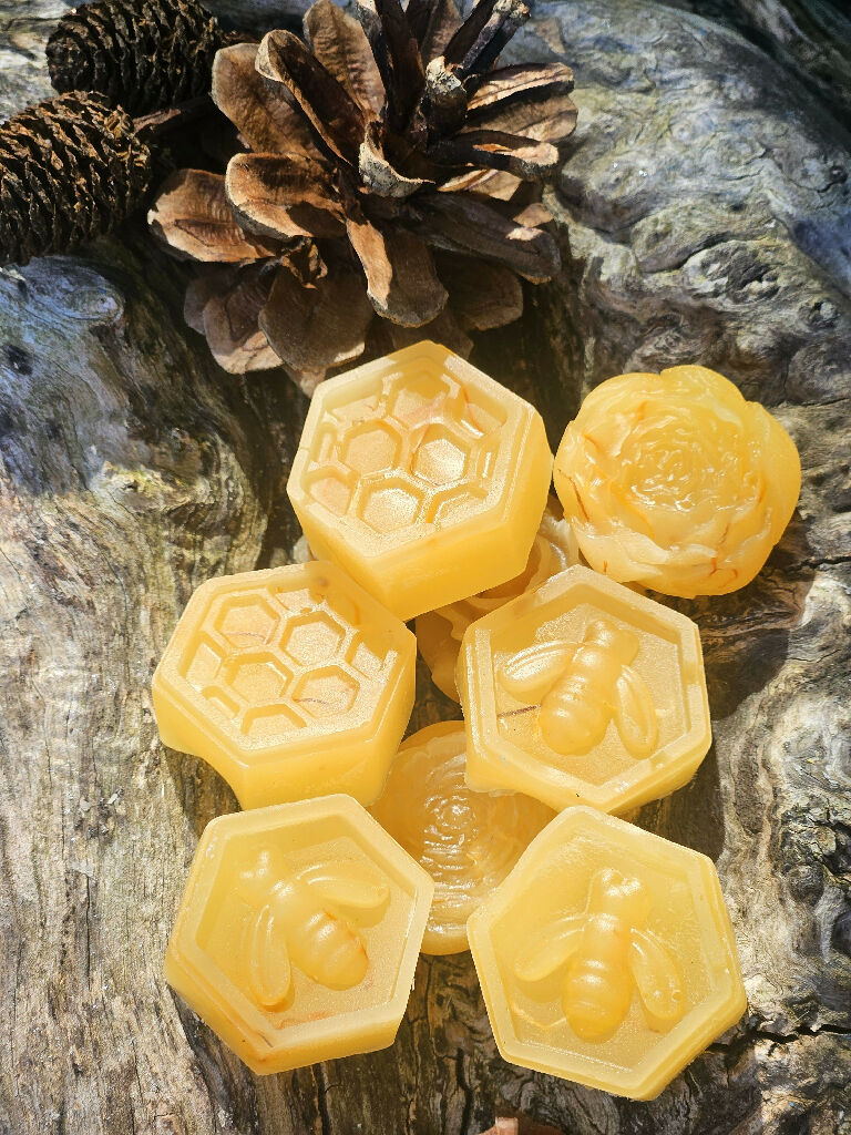 Honey and Vanilla Bees Wax Melts: Added botanicals - Image 2