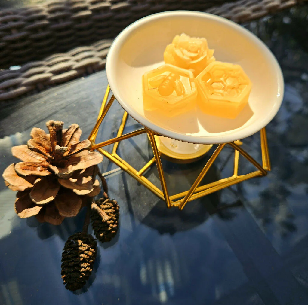 Honey and Vanilla Bees Wax Melts: Added botanicals - Image 7
