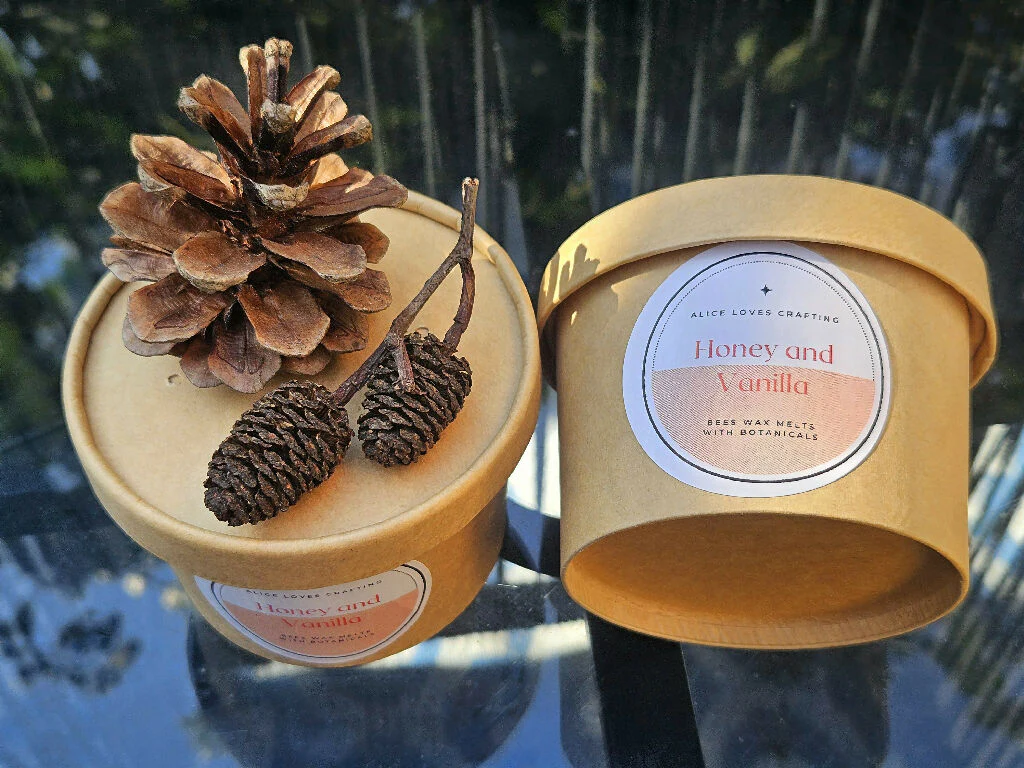 Honey and Vanilla Bees Wax Melts: Added botanicals - Image 8
