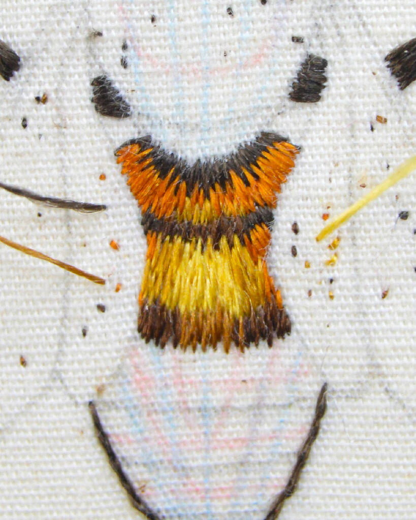 Honey Bee Silk Shading Embroidery Kit - Image 4
