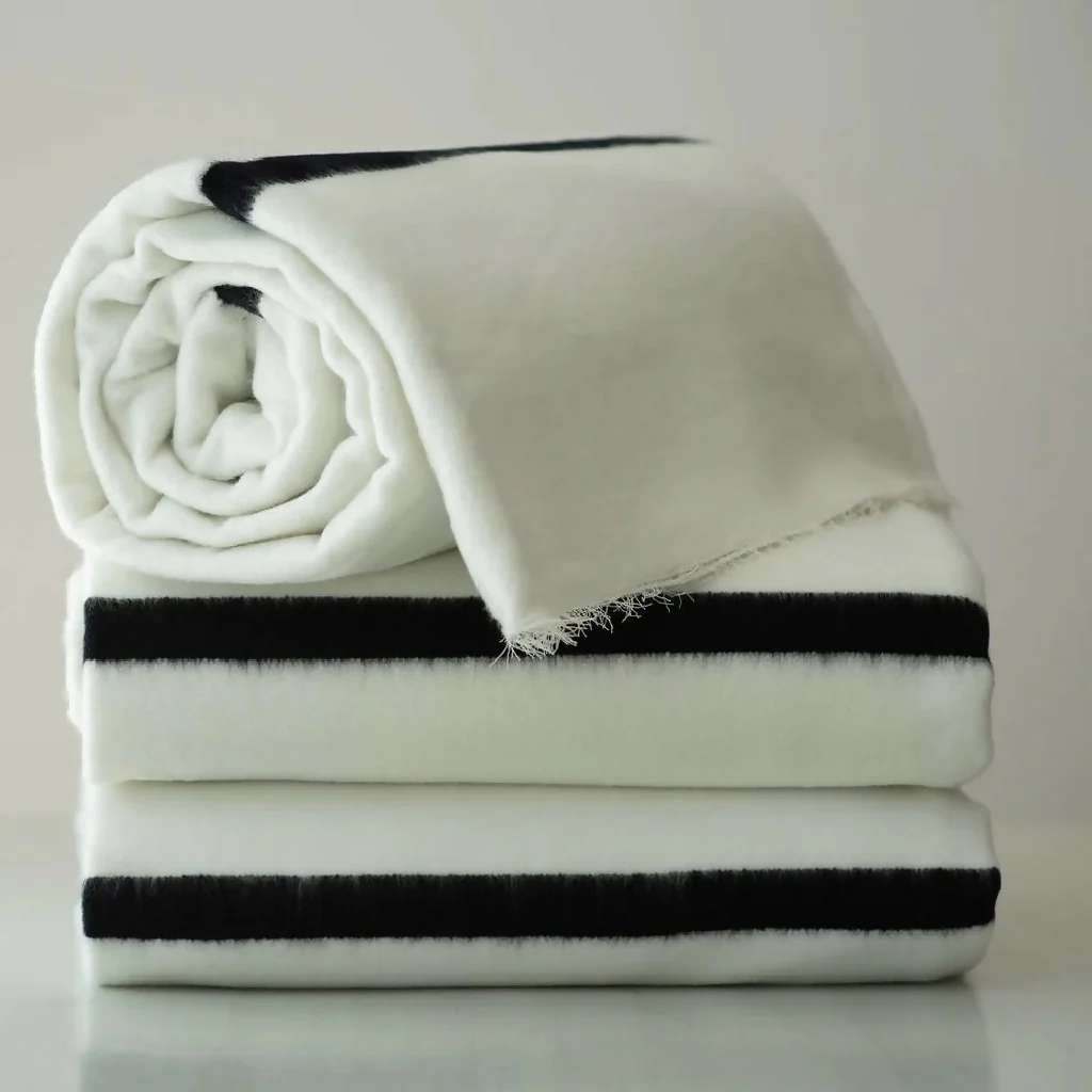 Ingcawe Xhosa Throw in White and Black