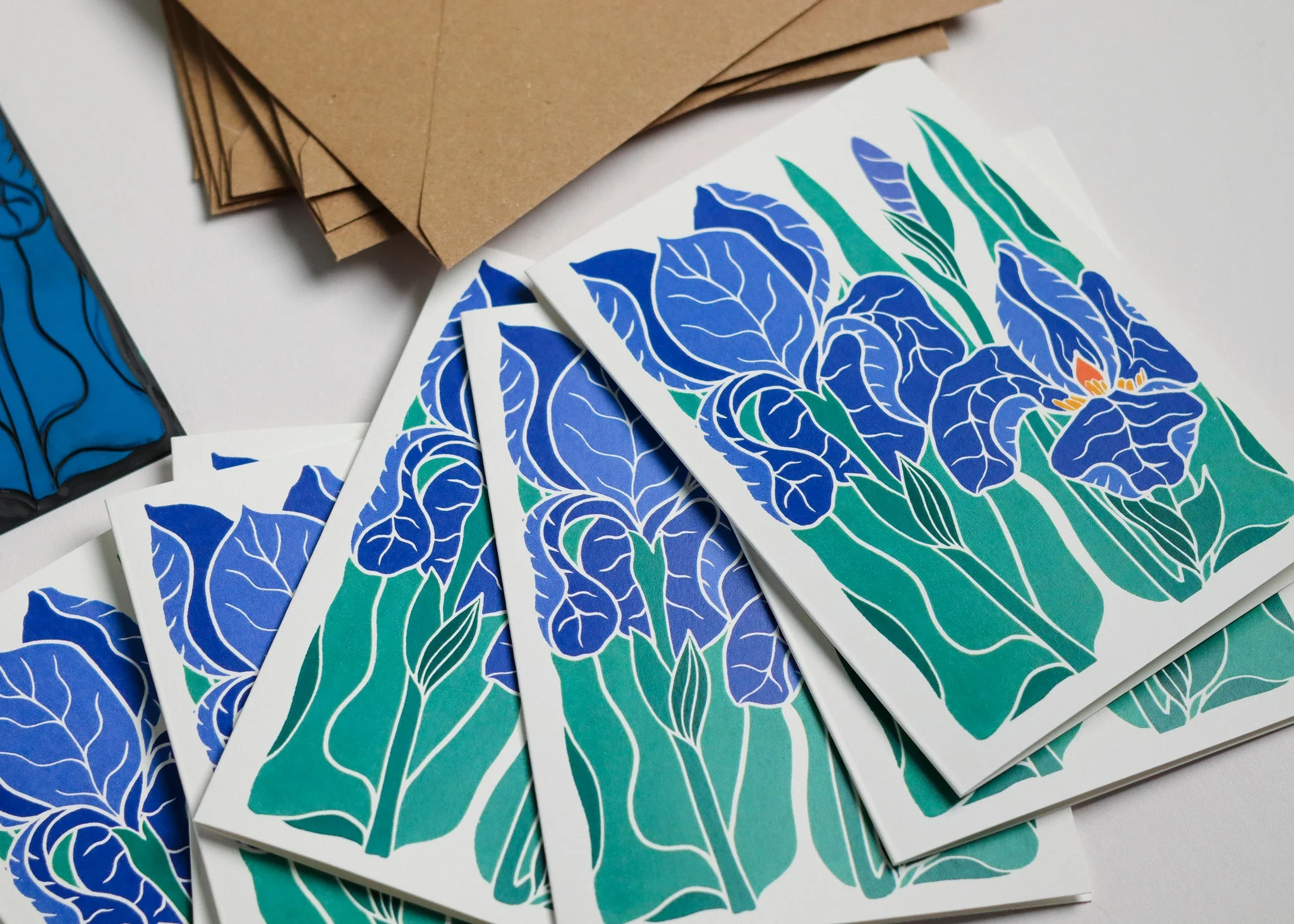 Iris in the Garden | Set of 8 Notecards & Envelopes - Image 3
