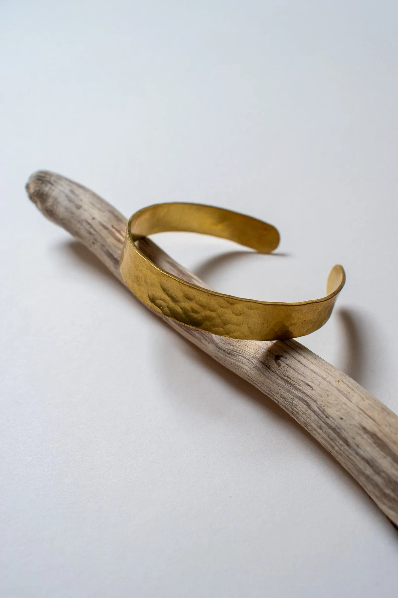 Kelpi Hammered Brass Cuff - Image 3