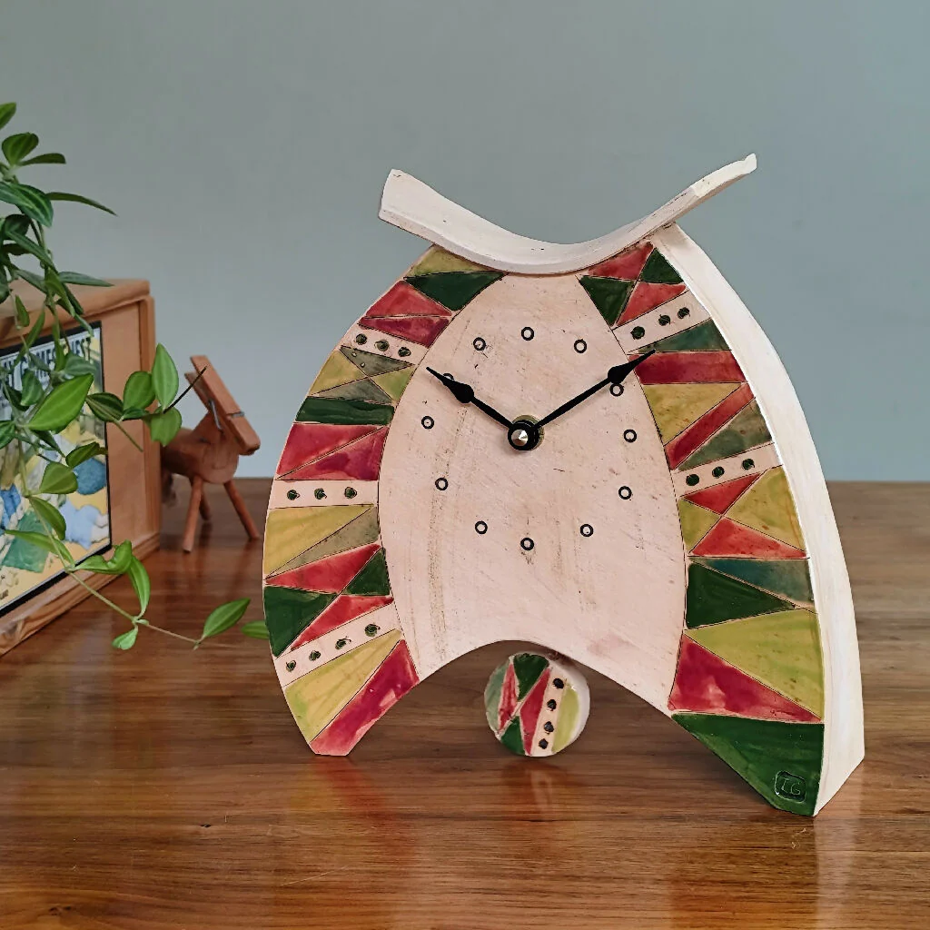 Large Mantel Clock Triangle Pattern In Green And Burgundy - Image 3
