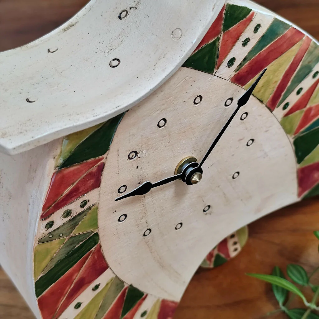 Large Mantel Clock Triangle Pattern In Green And Burgundy - Image 4