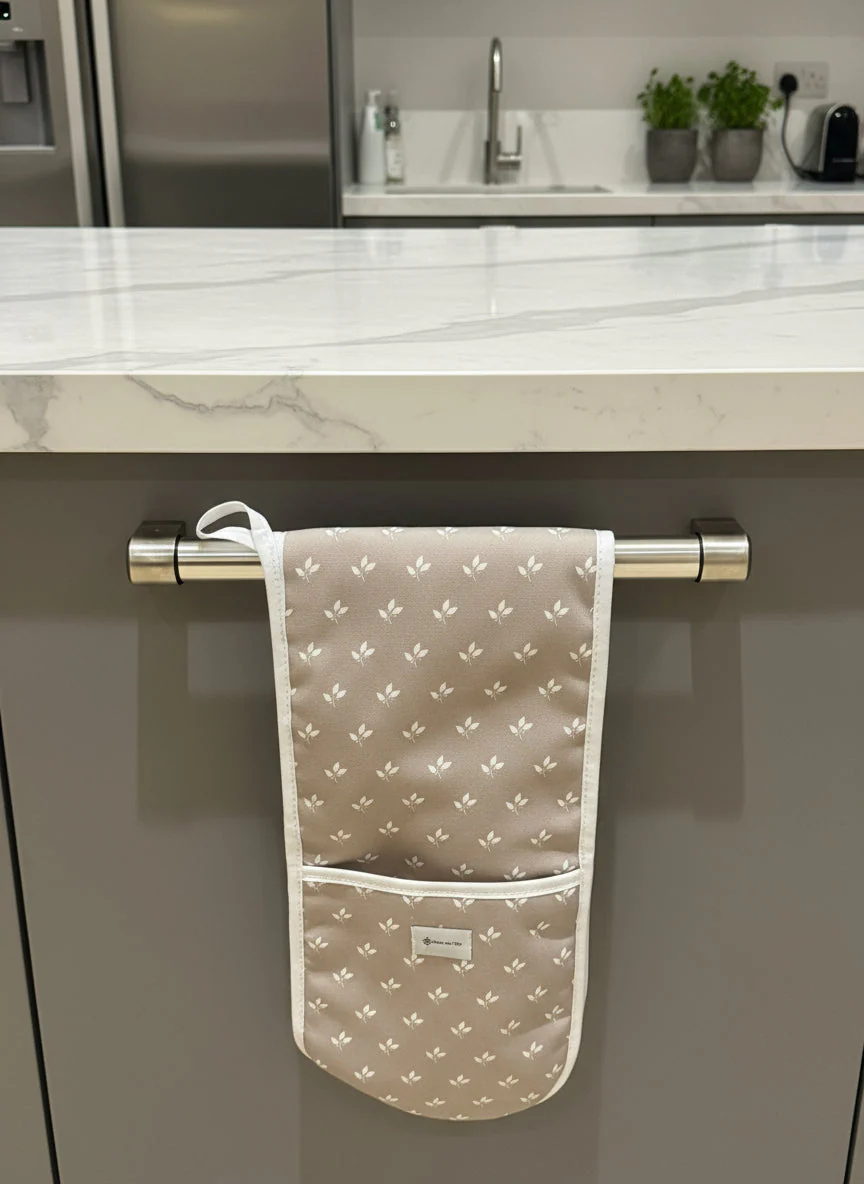 Leaf Design Oven Gloves