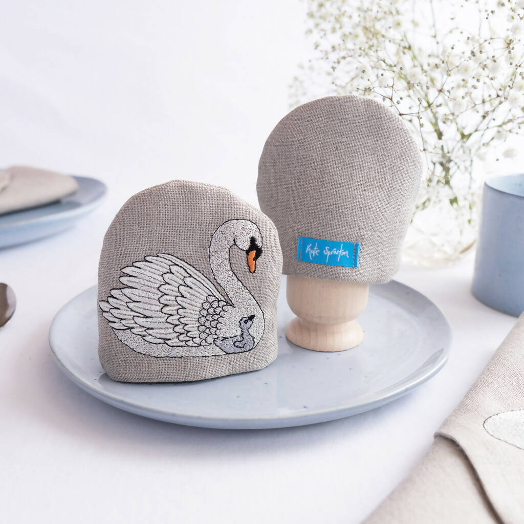 Luxury Embroidered Swan Tableware Gift Set - Image 3