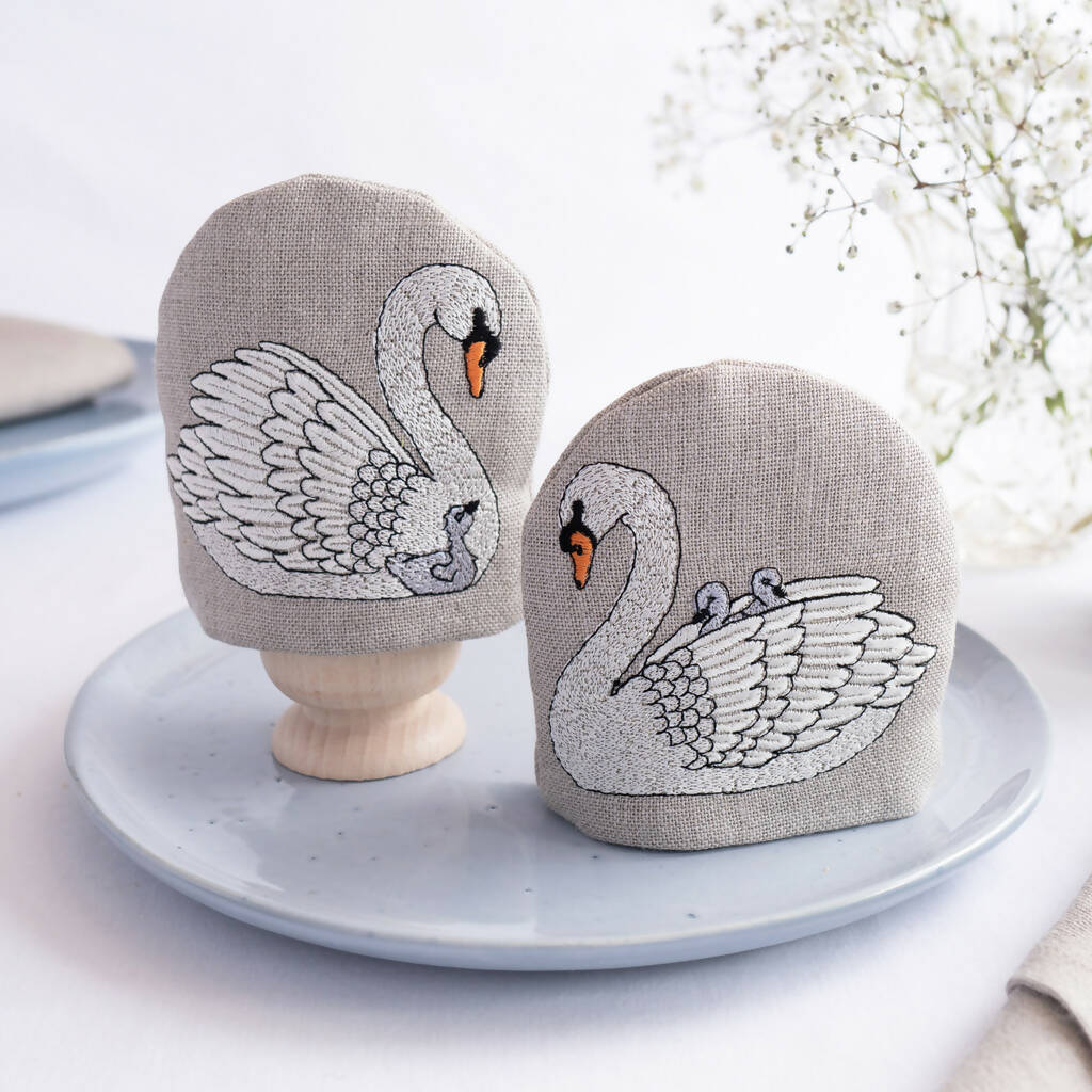 Luxury Embroidered Swan Tableware Gift Set - Image 4