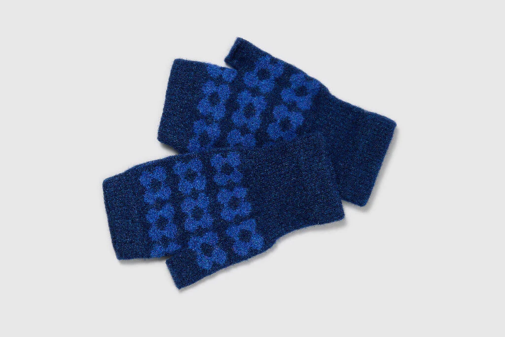 Mabel Sheppard Daisy Flower Fingerless Wool Mittens - Made in Scotland - Image 7
