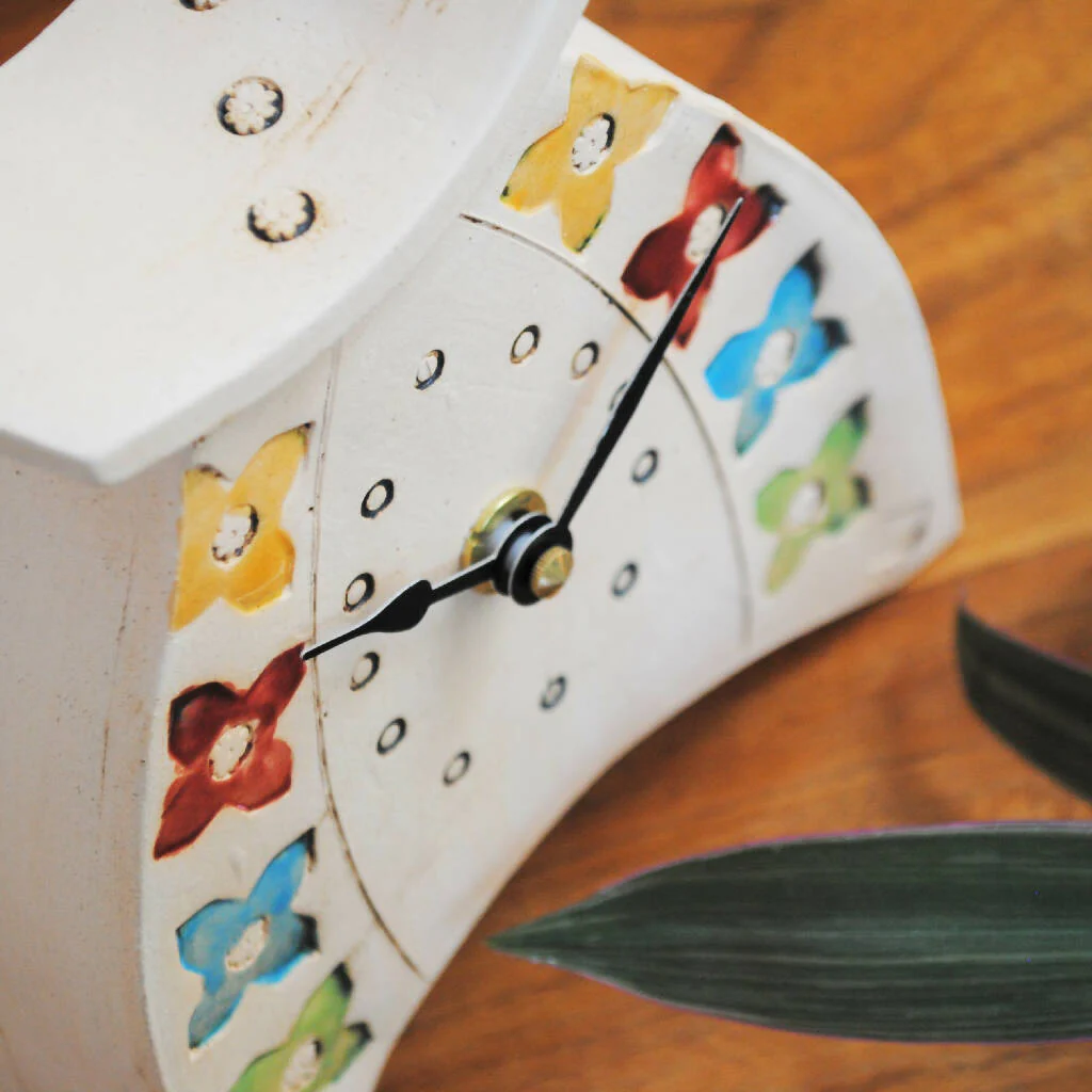Mantel Clock with Rainbow Pattern - Image 4