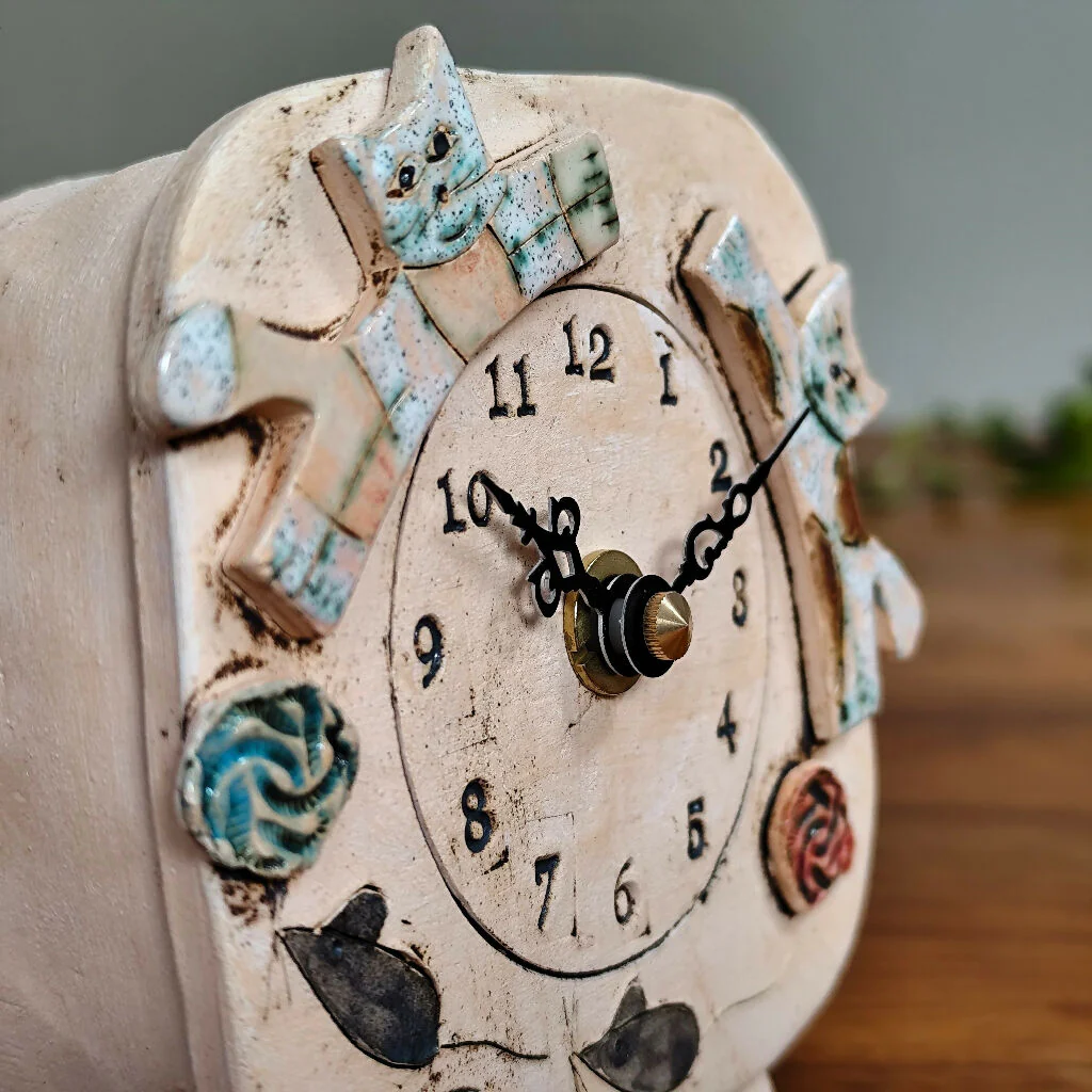 Mantel Clock With Two Cats Mice And Yarns - Image 4