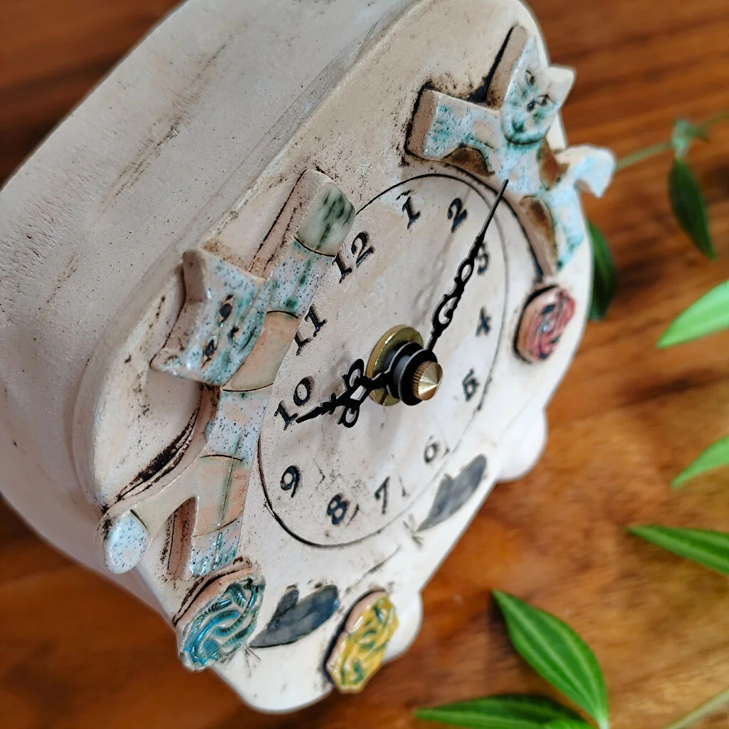 Mantel Clock With Two Cats Mice And Yarns - Image 5
