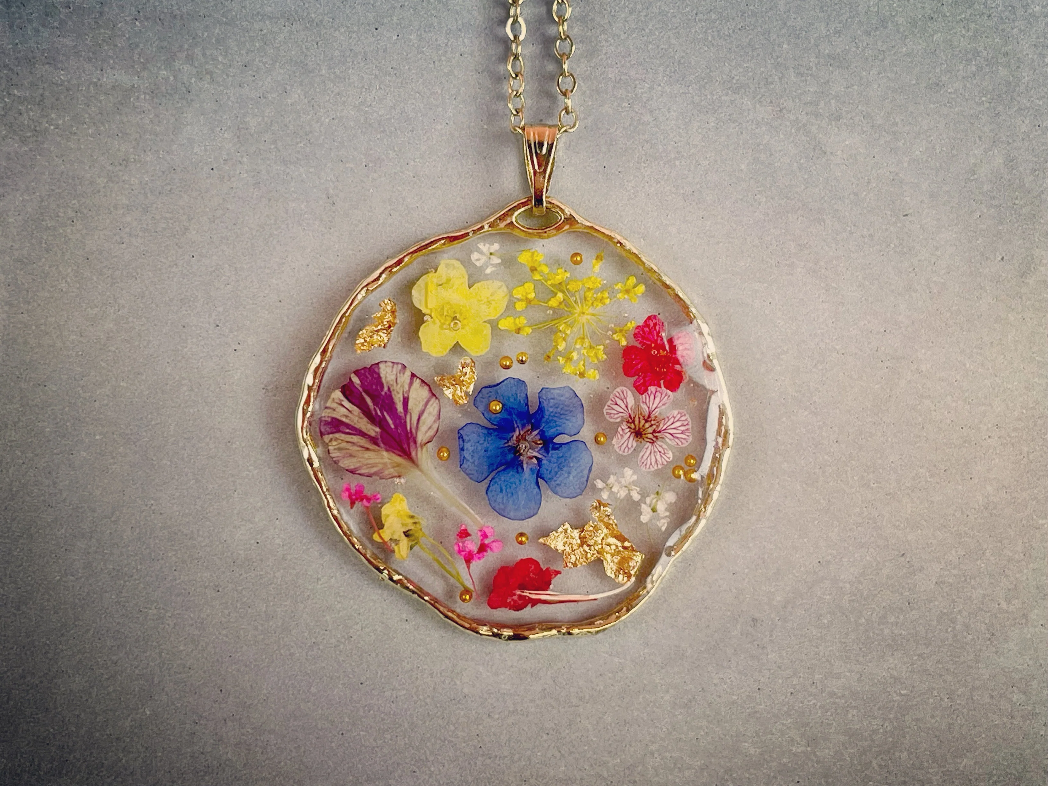 Statement earrings with colourful flowers - Image 4