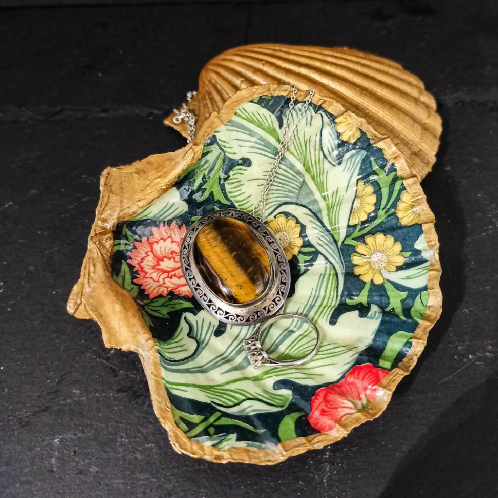 MORRIS LEICESTER DECOUPAGED SCALLOP SHELL DISH - Image 3