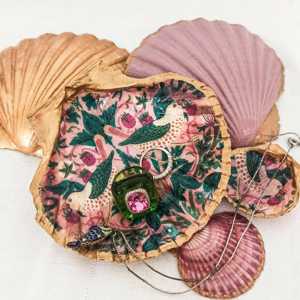 MORRIS STRAWBERRY THIEF DECOUPAGED SCALLOP SHELL DISH PINK & GREEN - Image 2