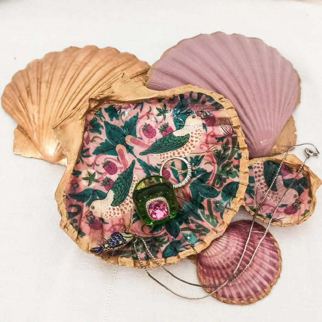 MORRIS STRAWBERRY THIEF DECOUPAGED SCALLOP SHELL DISH PINK & GREEN - Image 4