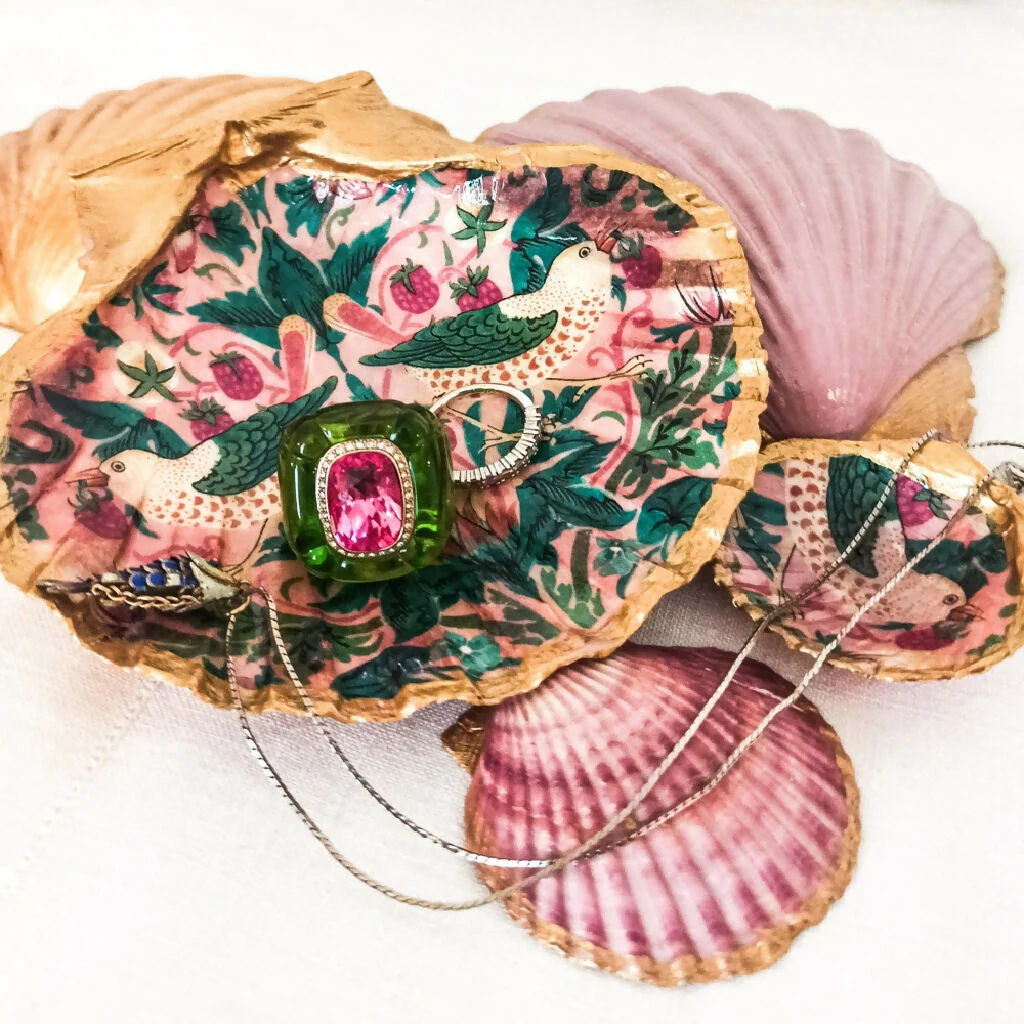 MORRIS STRAWBERRY THIEF DECOUPAGED SCALLOP SHELL DISH PINK & GREEN - Image 5