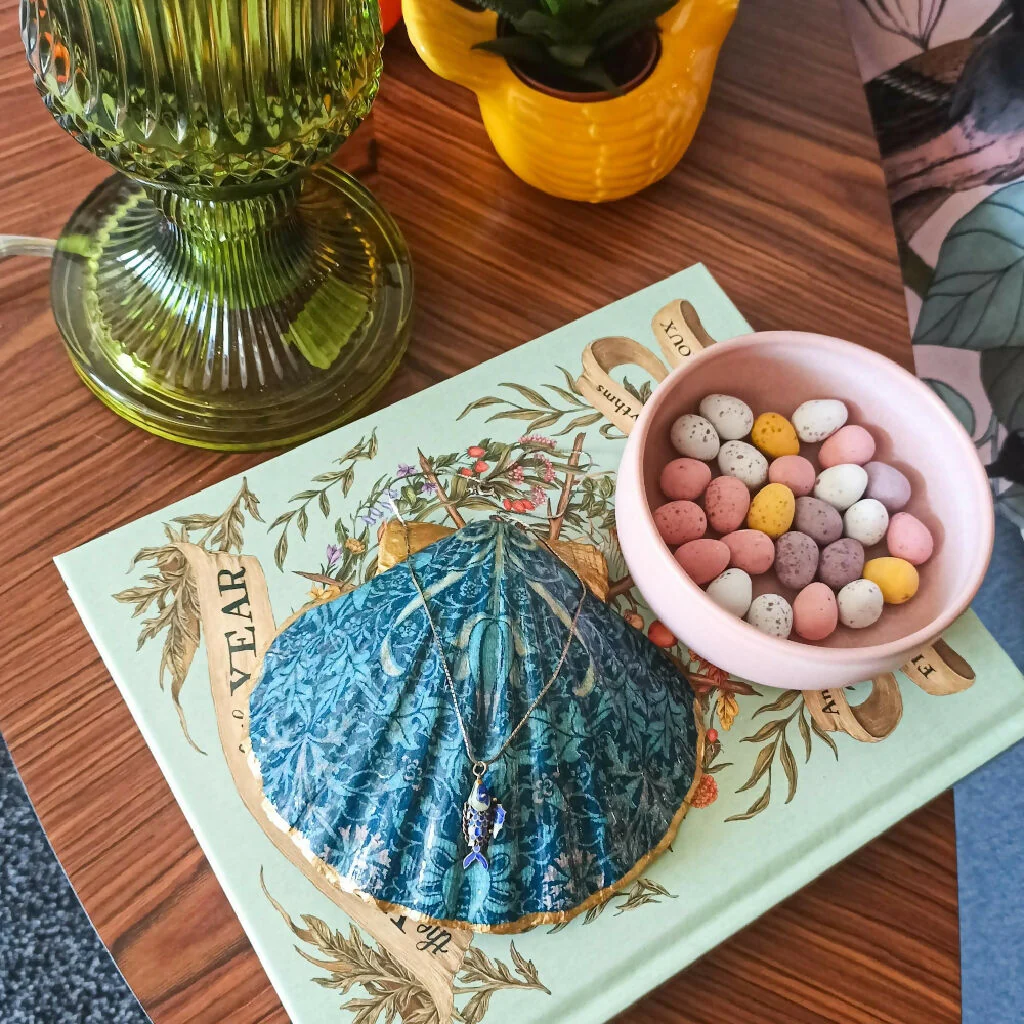MORRIS TULIP & NETTLE DECOUPAGED SCALLOP SHELL DISH - Image 5