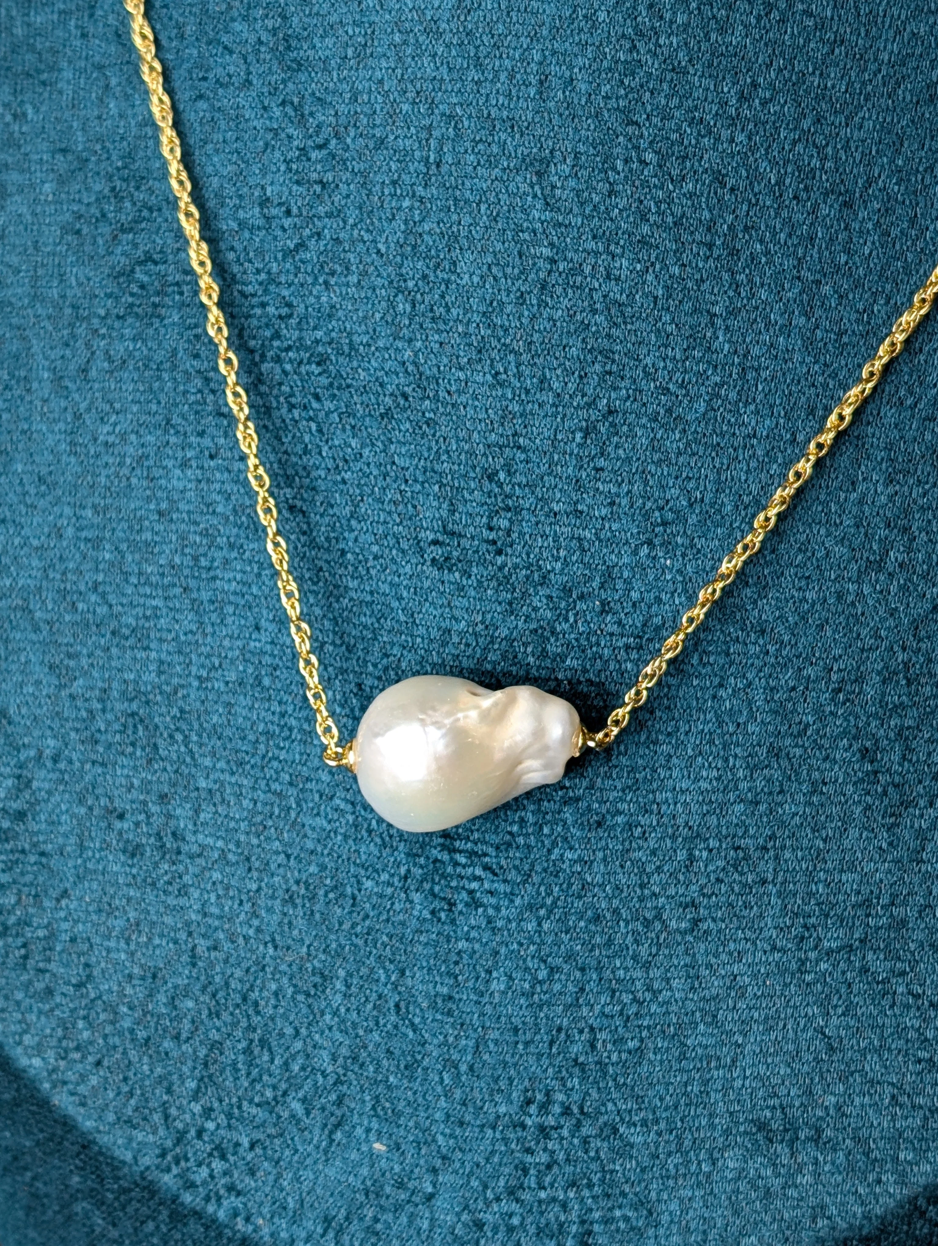Nacre Necklace