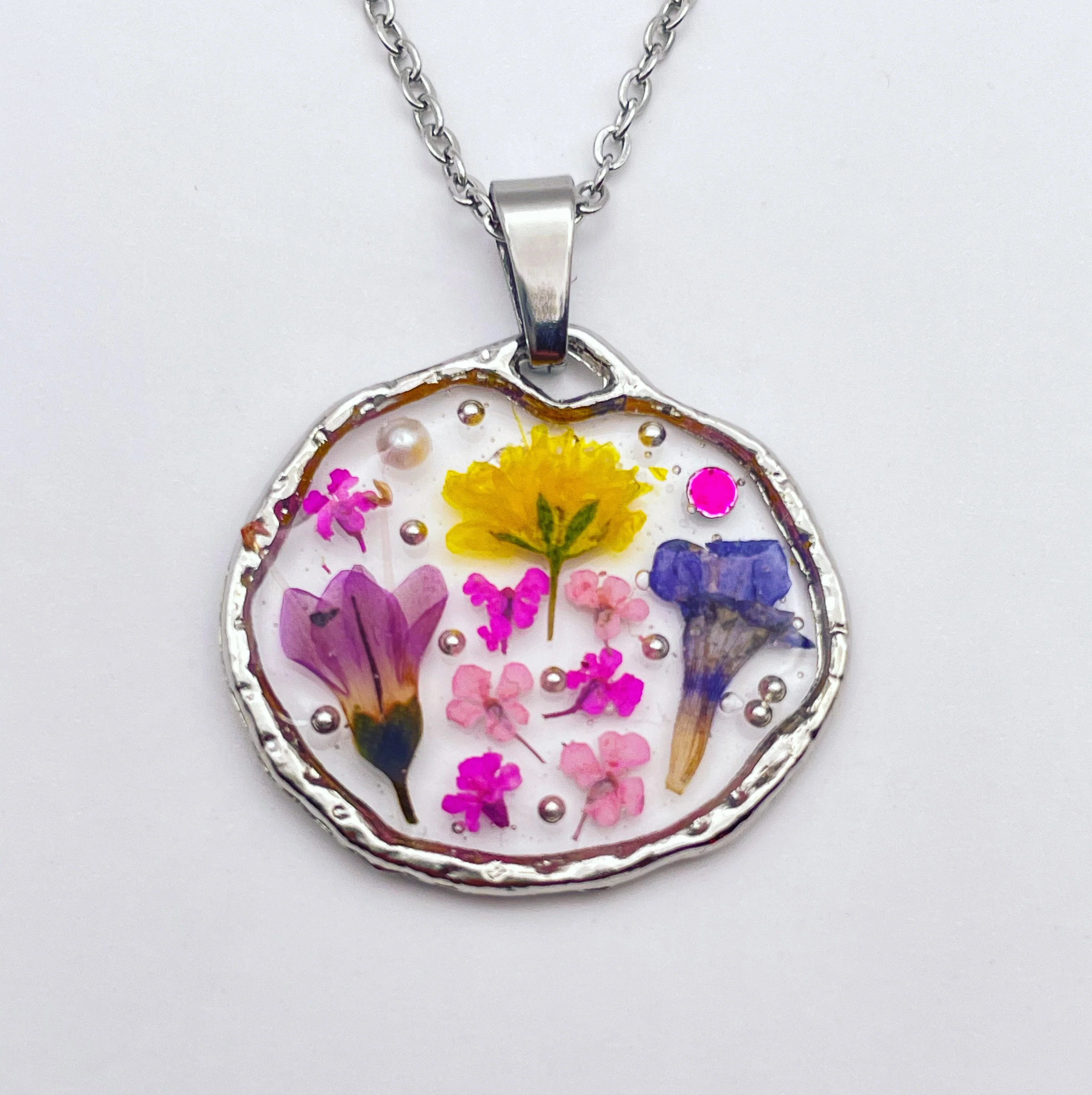 Necklace with lavender and lily flowers - Image 2
