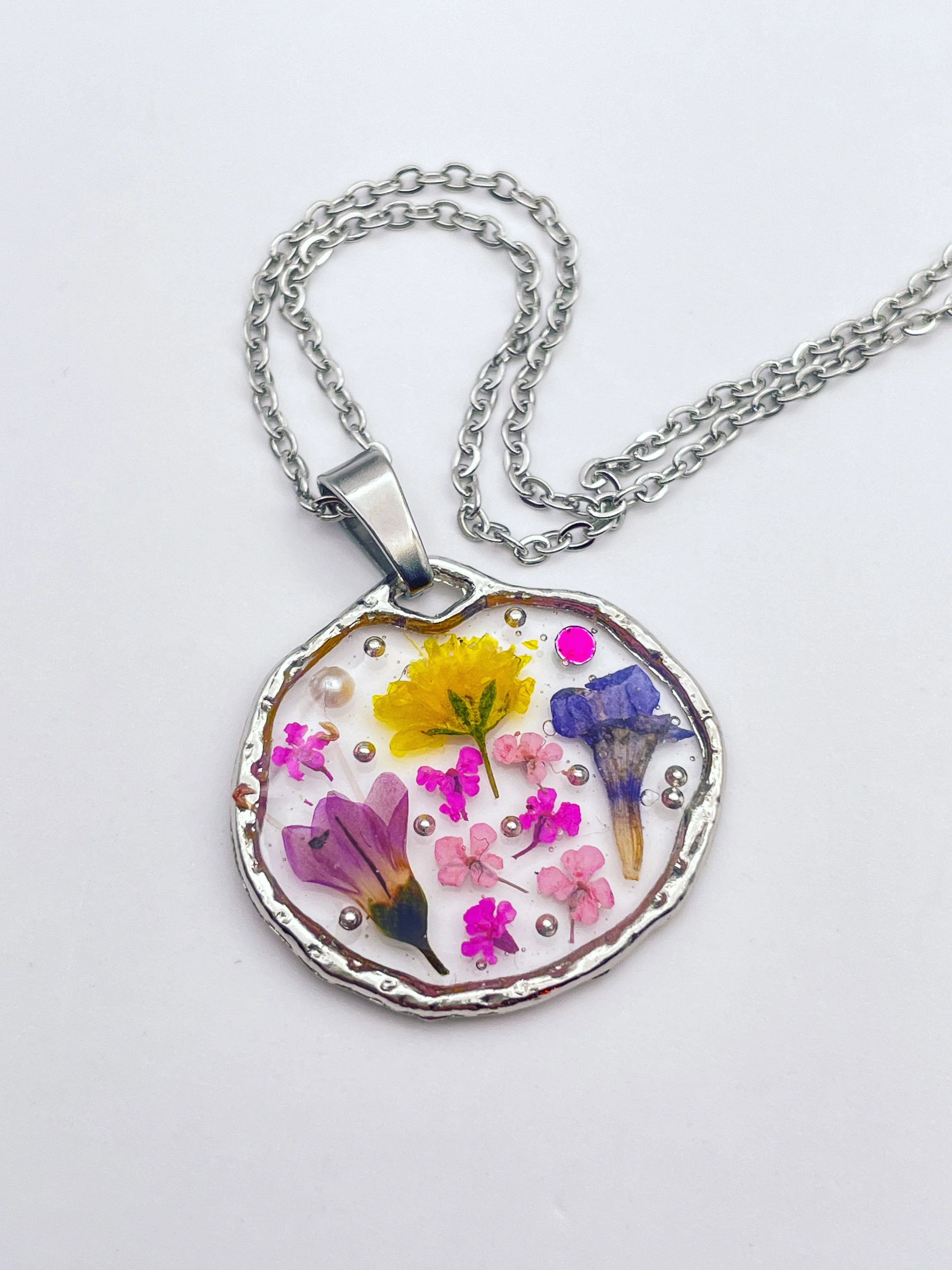Necklace with lavender and lily flowers - Image 4