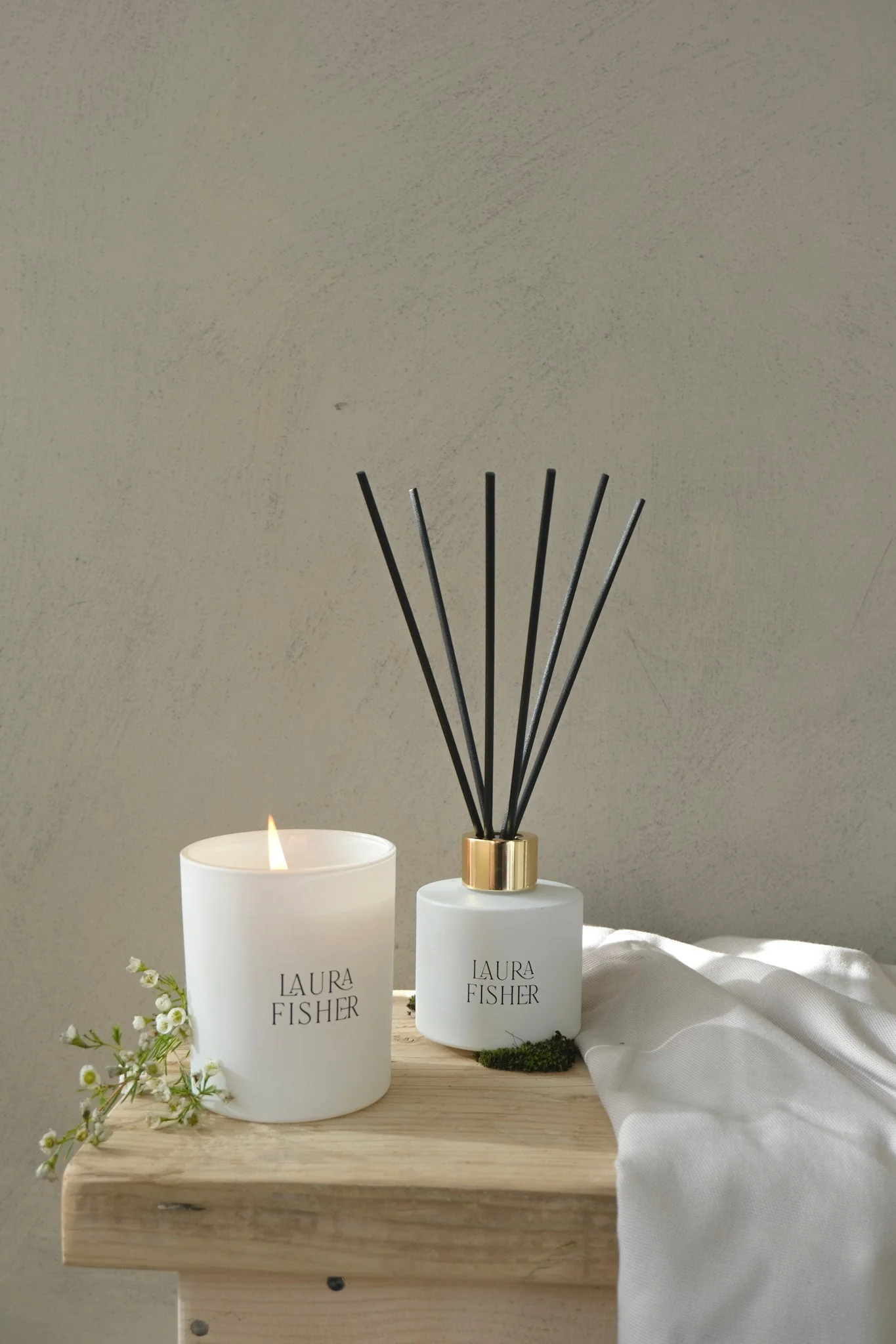 Oakmoss & Jasmine Signature Soy Wax Candle - Image 3