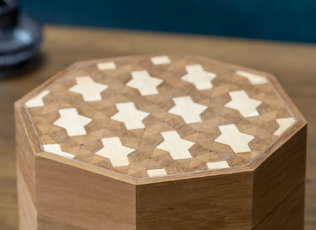 Octagonal Iroko box - Image 2