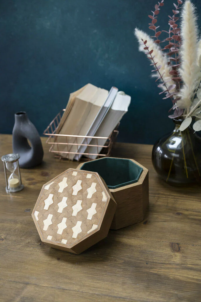 Octagonal Iroko box - Image 3