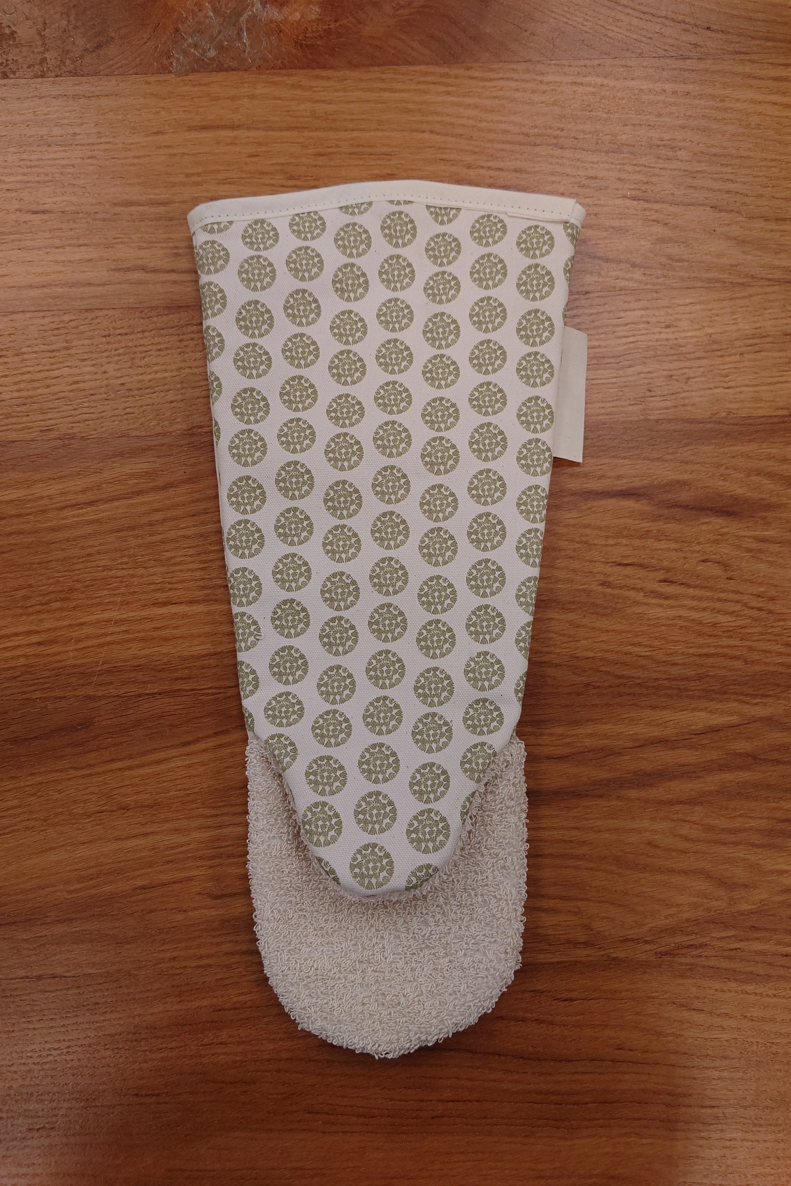 Organic Gauntlet Oven Glove - Machair Clock Moss Green - Image 2