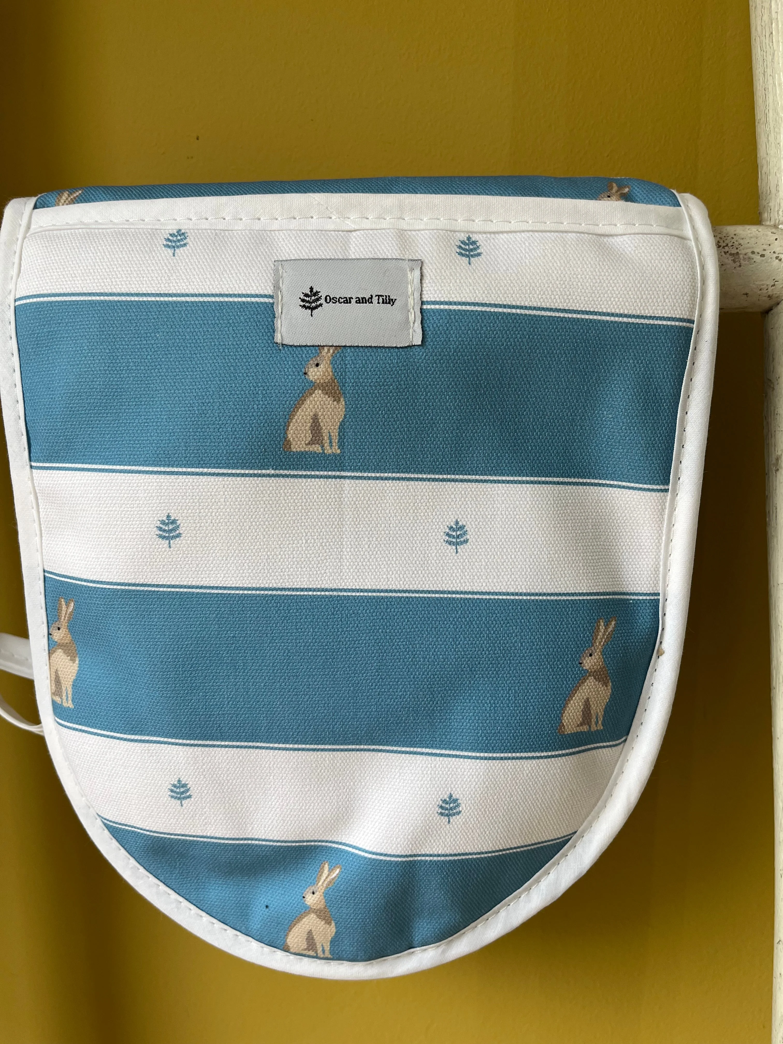 Oscar & Tilly Hare Oven Gloves - Image 2