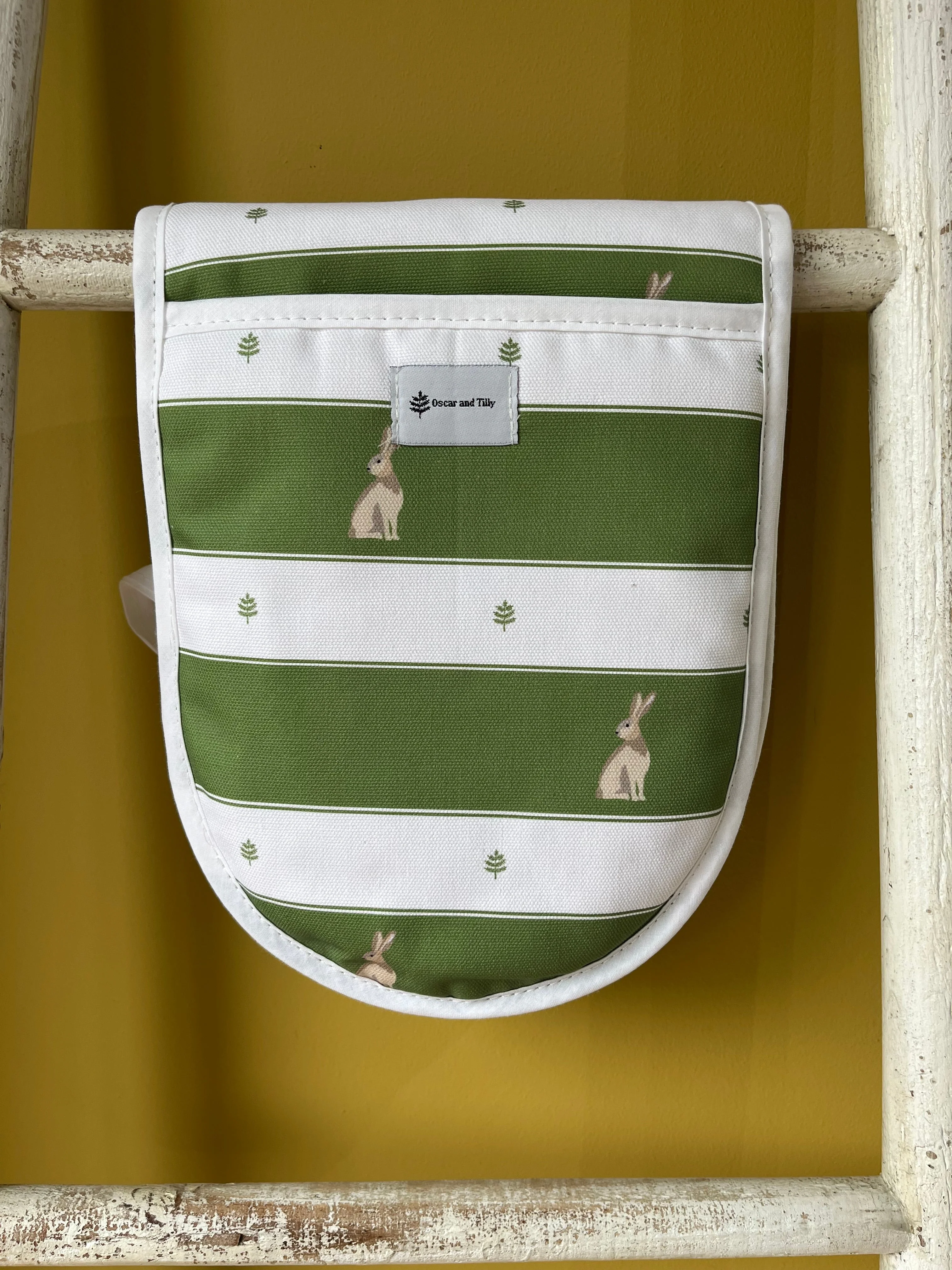 Oscar & Tilly Hare Oven Gloves - Image 3