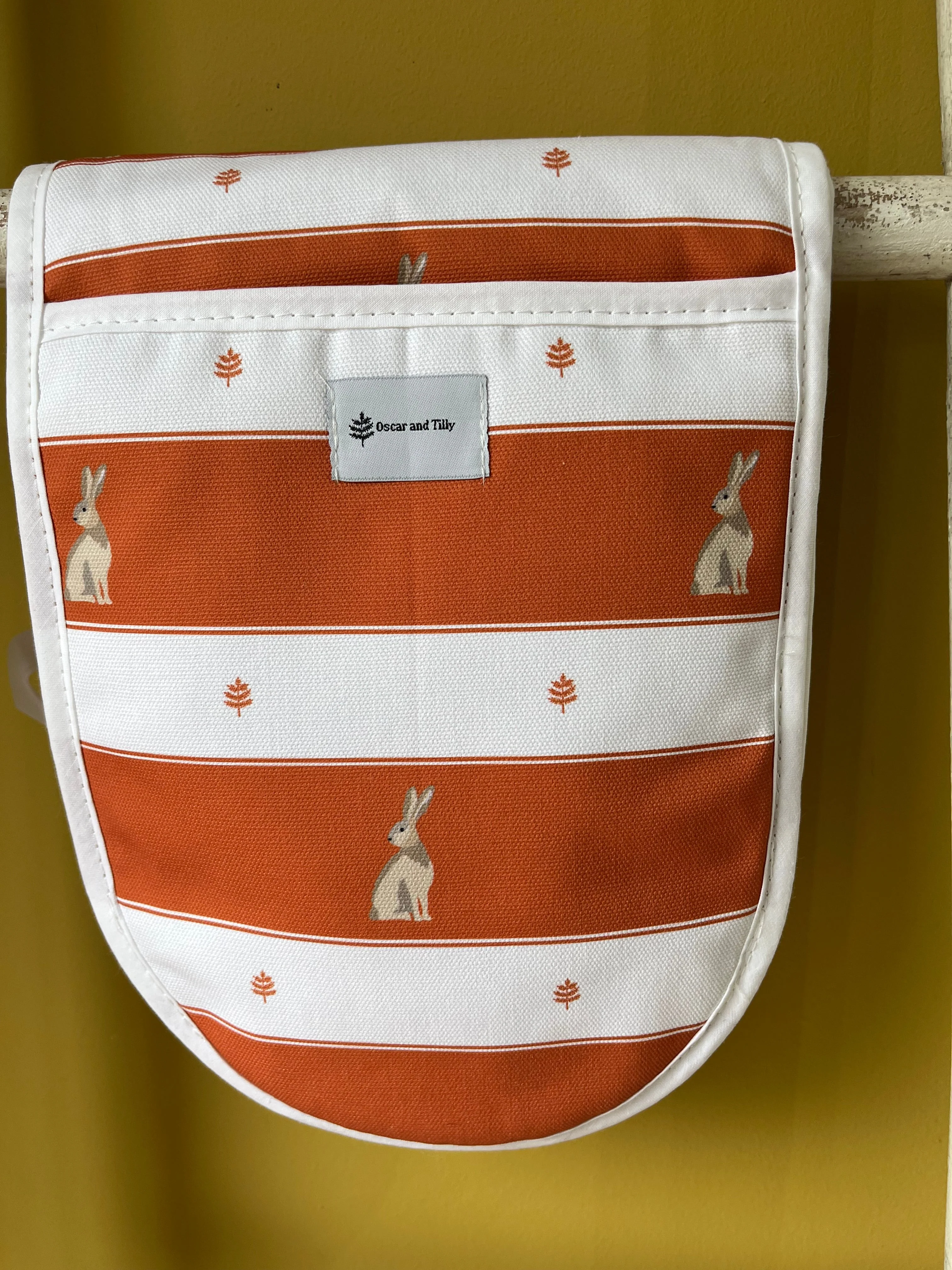 Oscar & Tilly Hare Oven Gloves - Image 4
