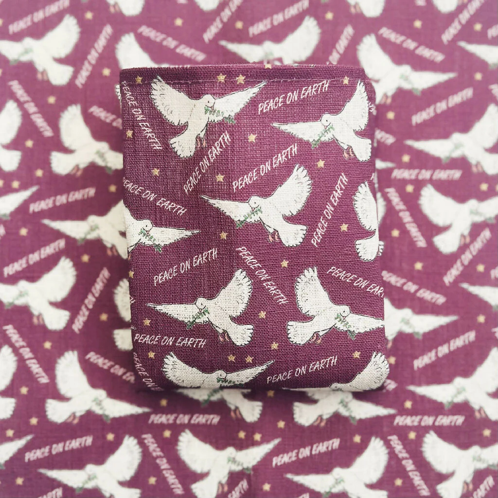 'Peace On Earth' Linen Napkin Crackers - Image 3