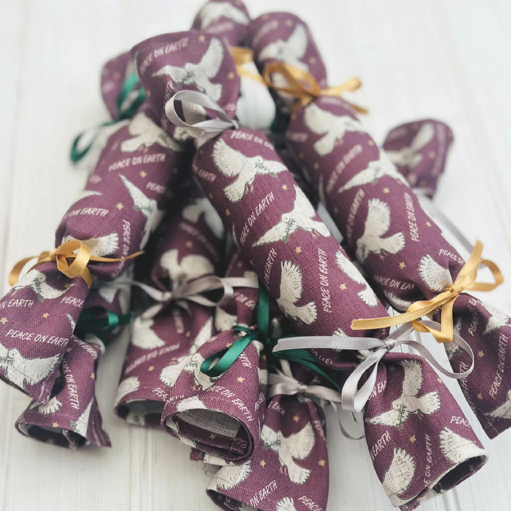 'Peace On Earth' Linen Napkin Crackers - Image 4