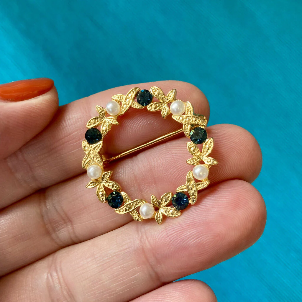 Pearl and Blue Wreath Brooch - Image 2