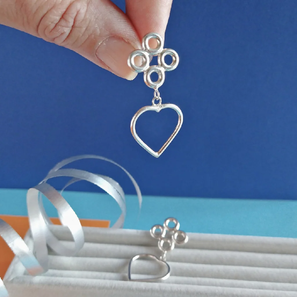 Quatrefoil Heart Dangle Earrings - Image 4