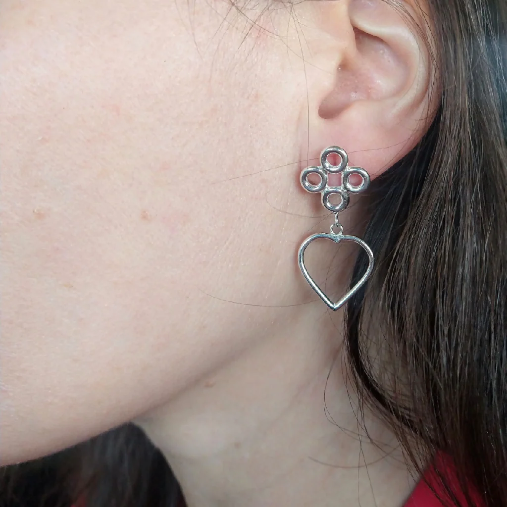 Quatrefoil Heart Dangle Earrings - Image 5