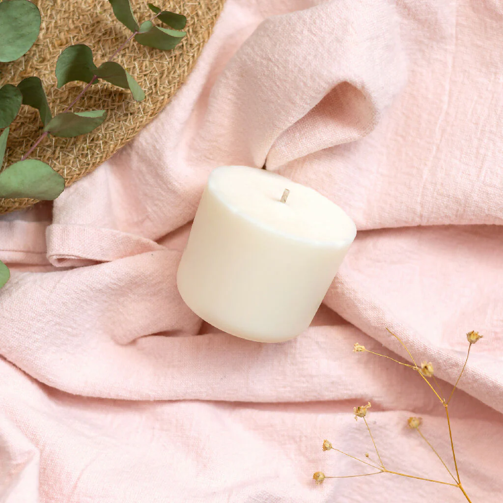 Refillable Ceramic Candle in Soft White - Image 4