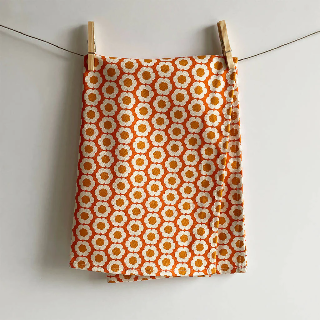 Retro Daisy Tea Towel in Ginger