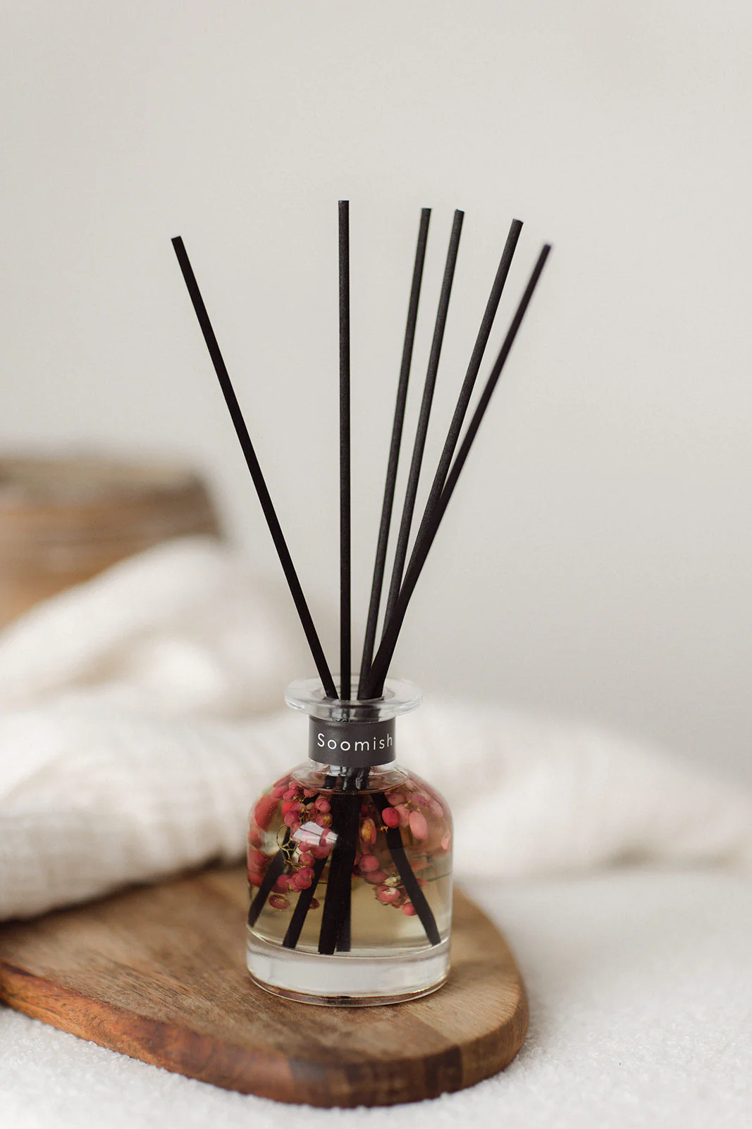 Rich Rhubarb & Ripe Fruits Botanical Reed Diffuser - Image 2