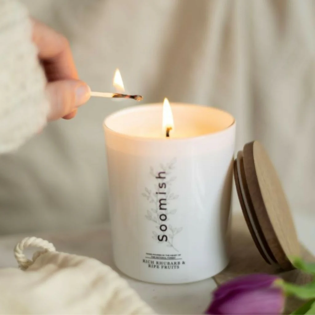 Rich Rhubarb & Ripe Fruits Signature Candle