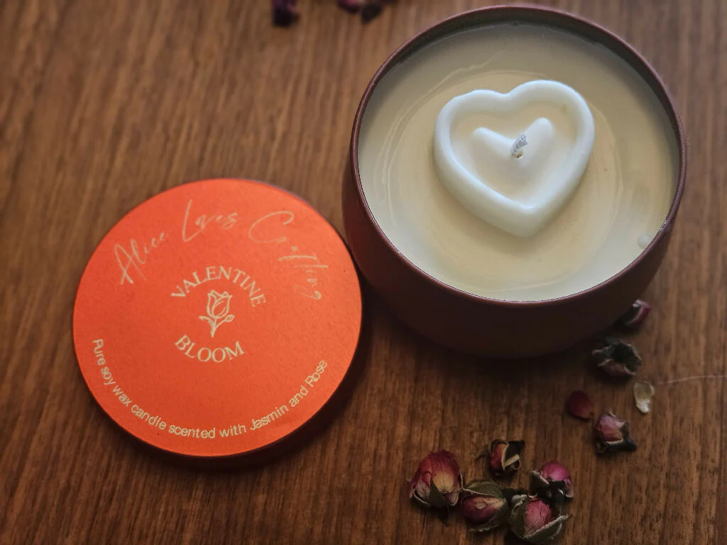 Rose and Jasmin Valentine's Candle made with soy wax - Image 2