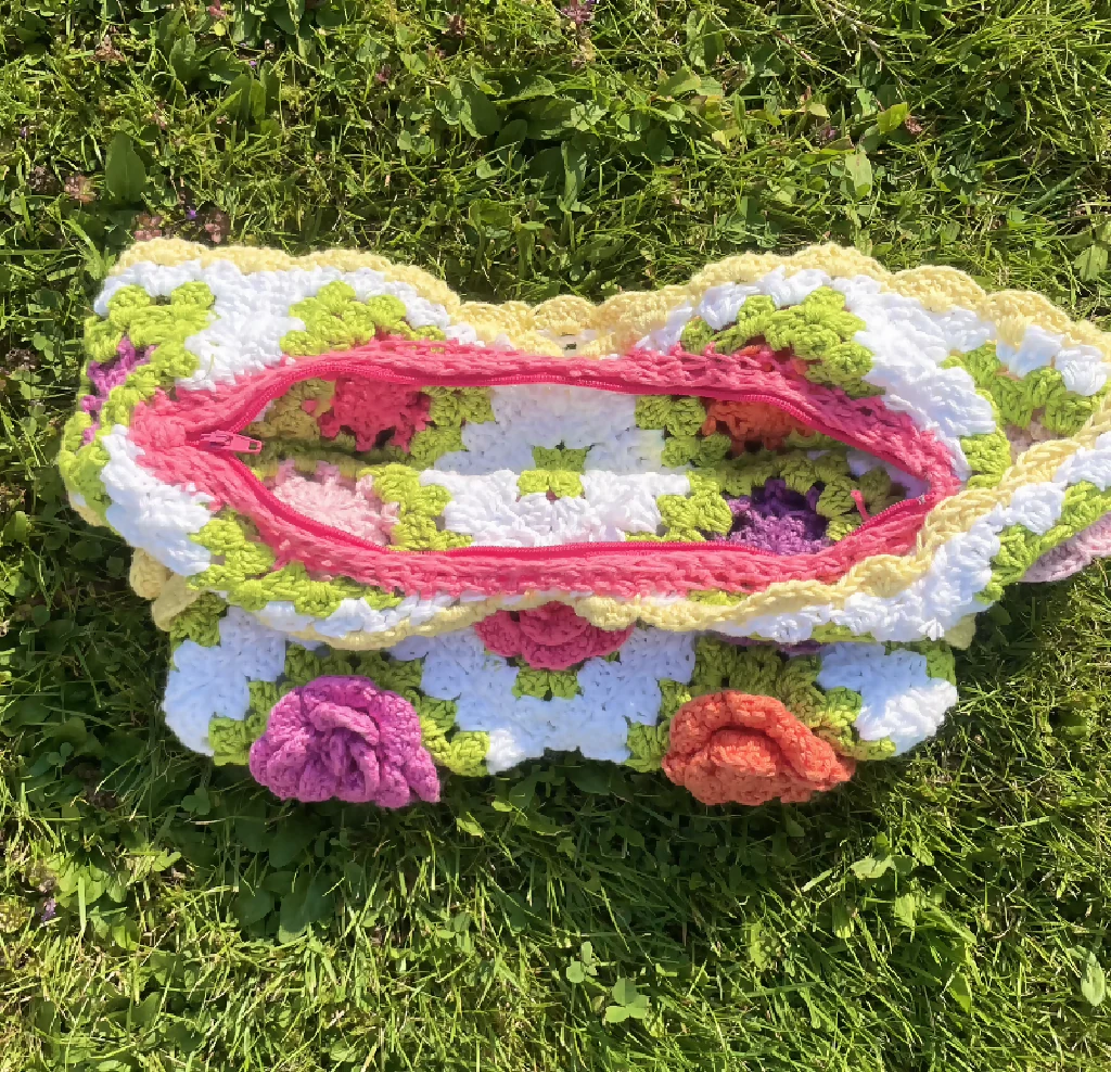 Rose Garden 3D Flower Shoulder Handbag - Image 3